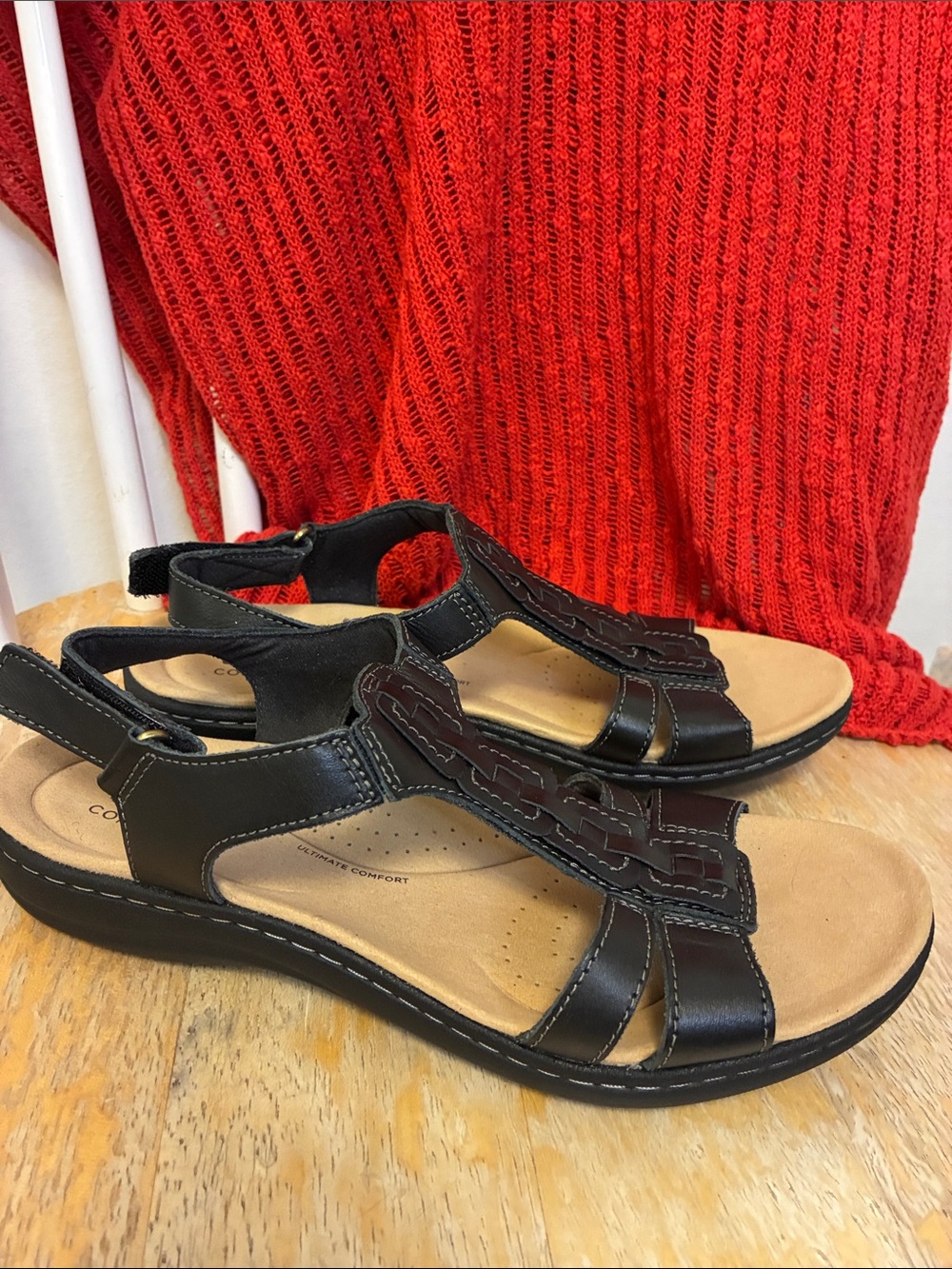 NWT Clark’s Laurieann Kay Black Leather T-Strap Comfort Sandals